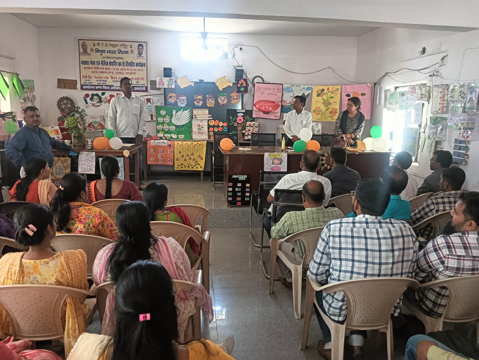 रायबरेली- शिक्षण को बेहतर बनाने वा शिक्षकों को नवाचार के तरीकों से परिचित कराने के लिए दो दिवसीय नॉलेज शेयरिंग व नवाचार कार्यशाला आयोजित