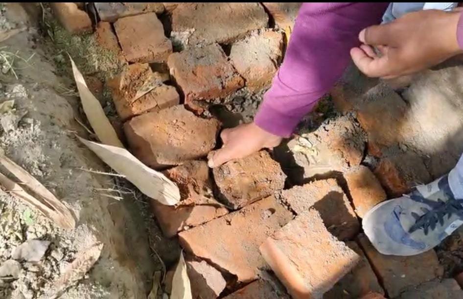 रायबरेली-दौलतपुर में नाली निर्माण में अनियमितता, घटिया सामग्री का उपयोग,,, 