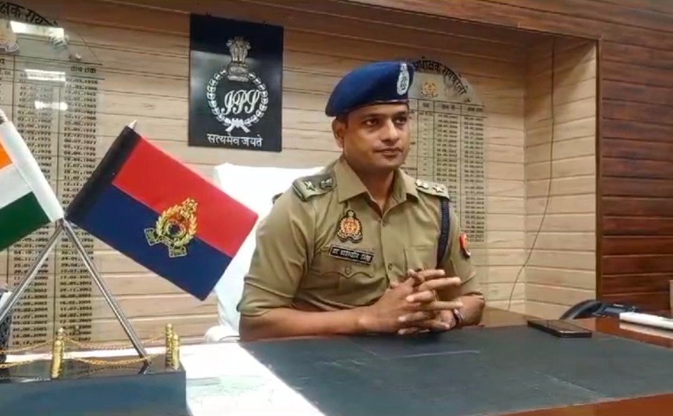 रायबरेली एसपी डॉ यशवीर सिंह ने चलाई तबादला एक्सप्रेस,एक साथ 104 पुलिस कर्मियों का किया तबादला