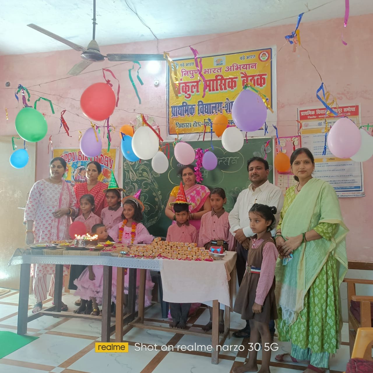 Raibareli-प्राथमिक विद्यालय शेषपुर समोधा  में बड़े धूमधाम से मनाया गया मीना का जन्मदिन*   