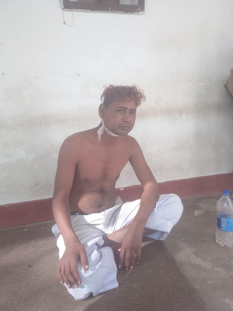 रायबरेली में बकरी चोरी करते चोर को ग्रामीणों ने रंगे हाथ पकड़ा