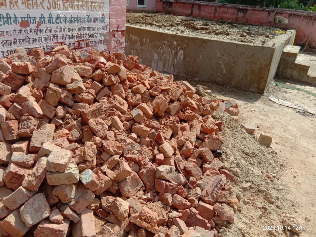 Raibareli-लाखों की लागत से बन रहे रैन बसेरा में जमकर हो रही मनमानी 