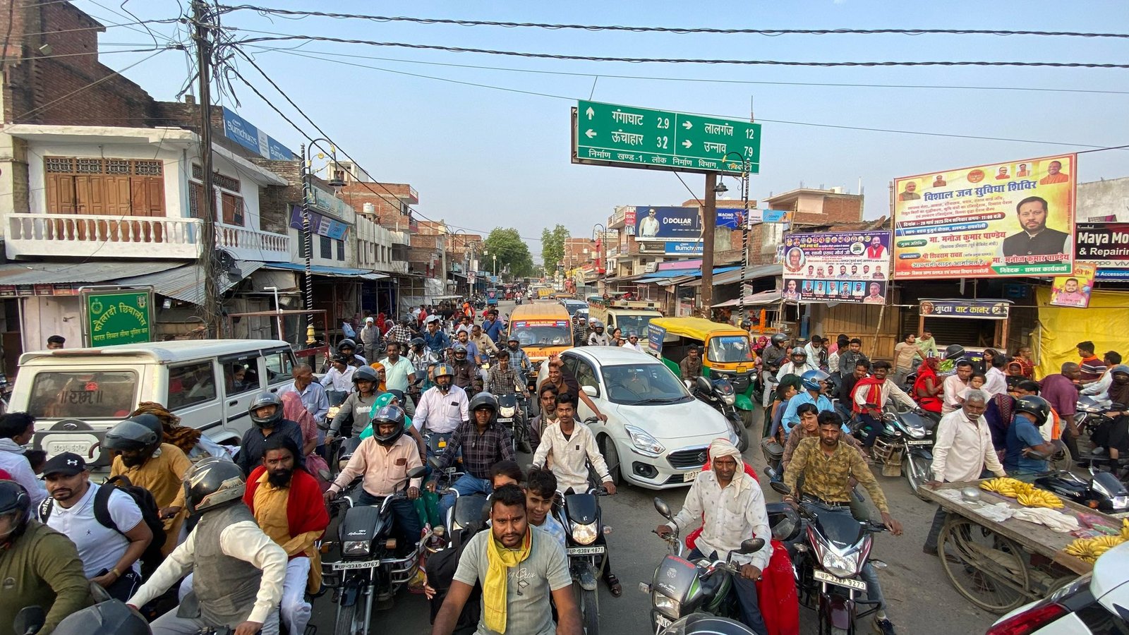 रायबरेली में यातायात व्यवस्था को लेकर संजीदा नही है डलमऊ पुलिस,लगा भीषण जाम