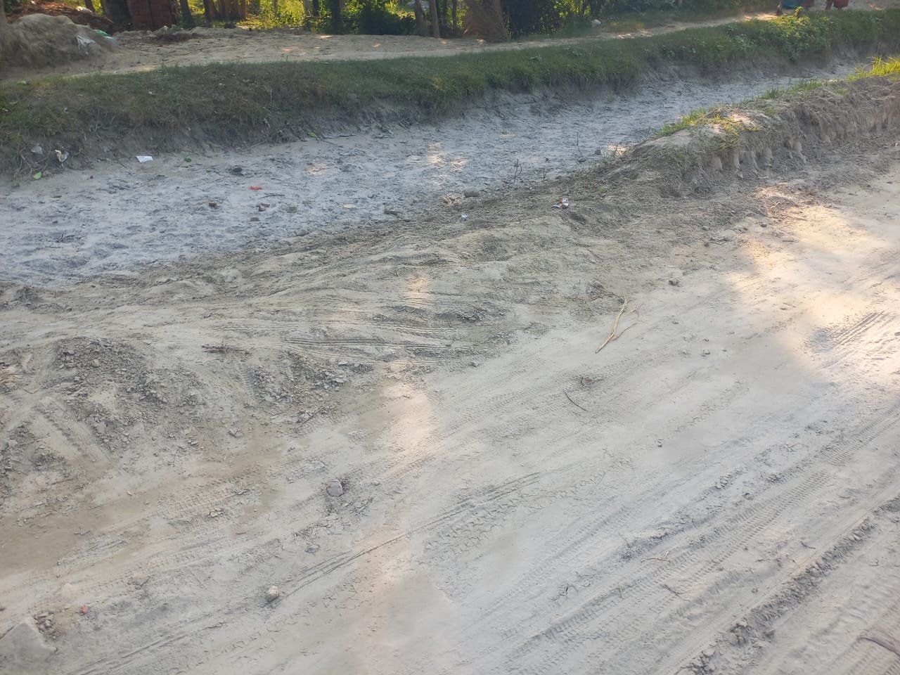 रायबरेली-वाह रे नहर विभाग के अधिकारी नहर की पटरी की माटी ही बेच डाली,,,,,,?