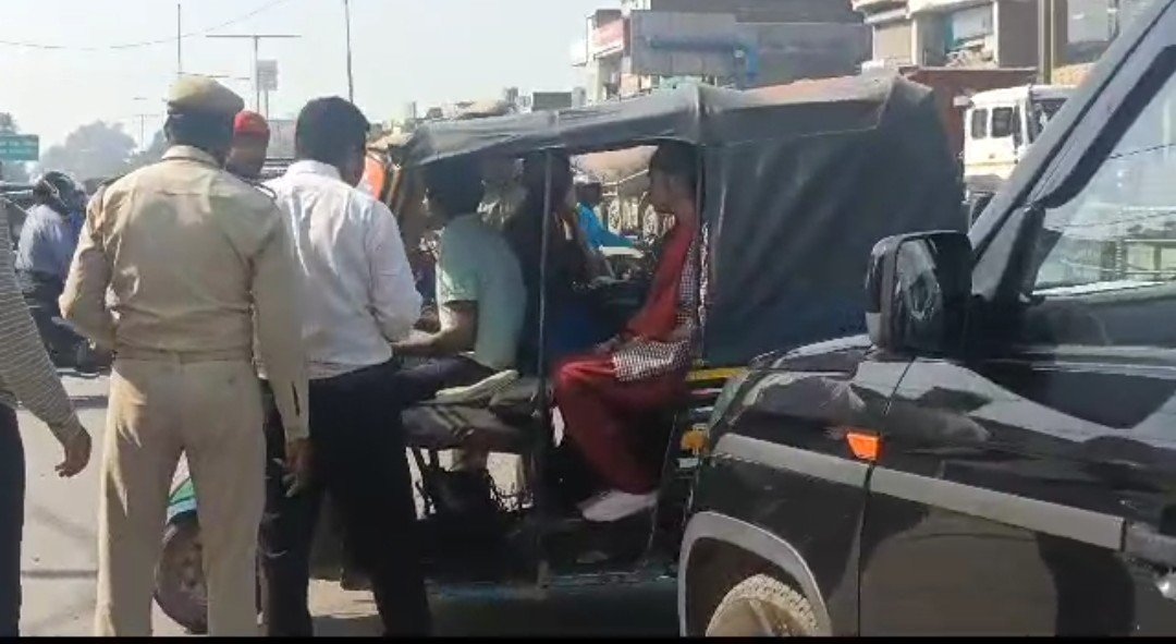 रायबरेली-ट्रैफिक दरोगा अभिमन्यु सिंह की गुंडई का विडीओ हुआ वायरल