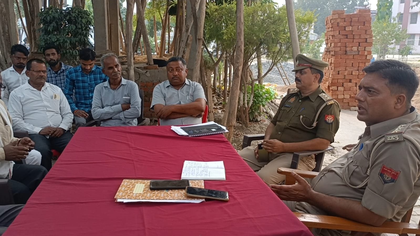 Raibareli-आगामी दीपावली के त्योहारों को लेकर थाना अध्यक्ष ने जनप्रतिनिधियों के साथ की बैठक 