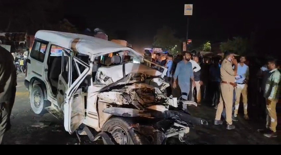 रायबरेली में हुआ दर्दनाक सड़क हादसा, एक की मौत 14 लोग घायल