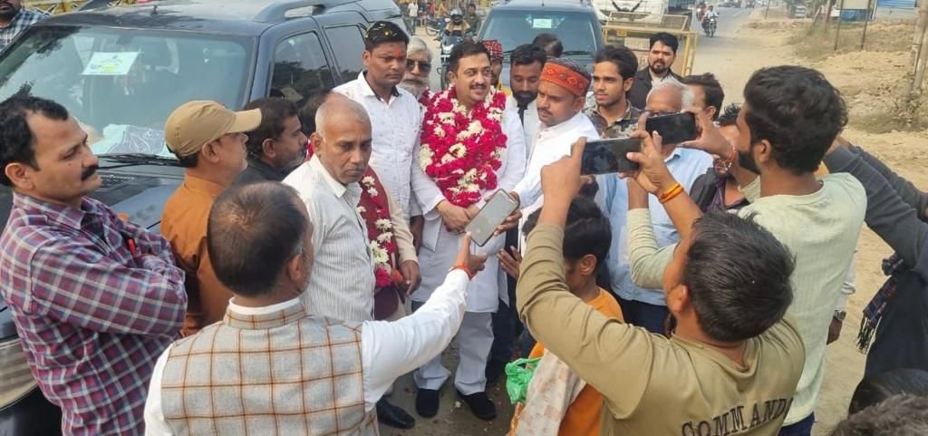 रायबरेली-अतुल सिंह को प्रदेश सचिव बनाये जाने पर ग्रामीणो से की मुलाकत