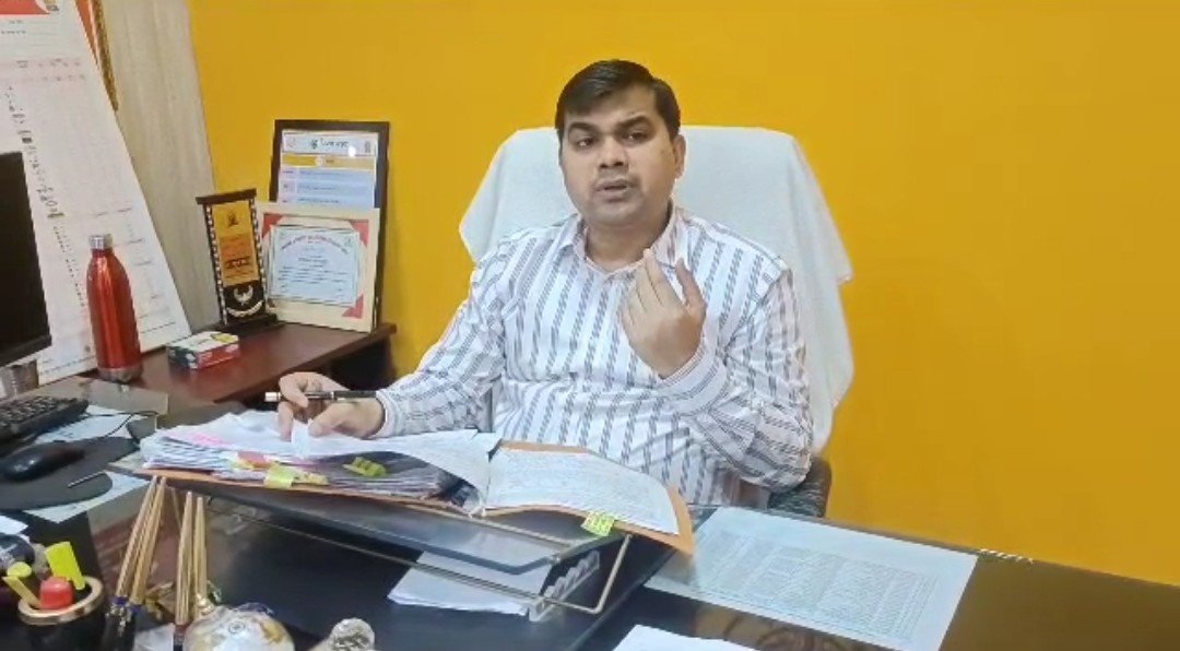 Raibareli-कार्यो में लापरवाही पर BSA शिवेंद्र प्रताप सिंह को मिली नोटिस