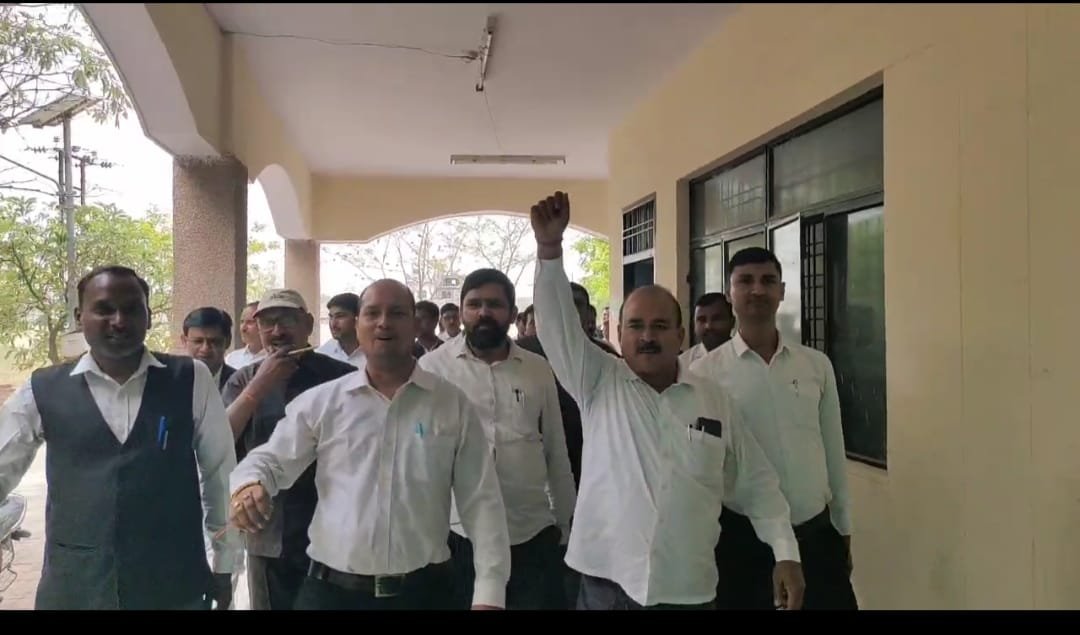 रायबरेली-भारत माता के जयकारे से गूंजी तहसील , सेना के शौर्य का किया नमन,,, 