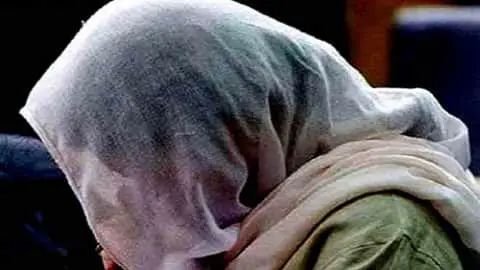 रात को छत पर चढ़कर पड़ोसी ने पार कर दीं सारी हदें, युवक की हरकतें देखकर चीख पड़ी महिला