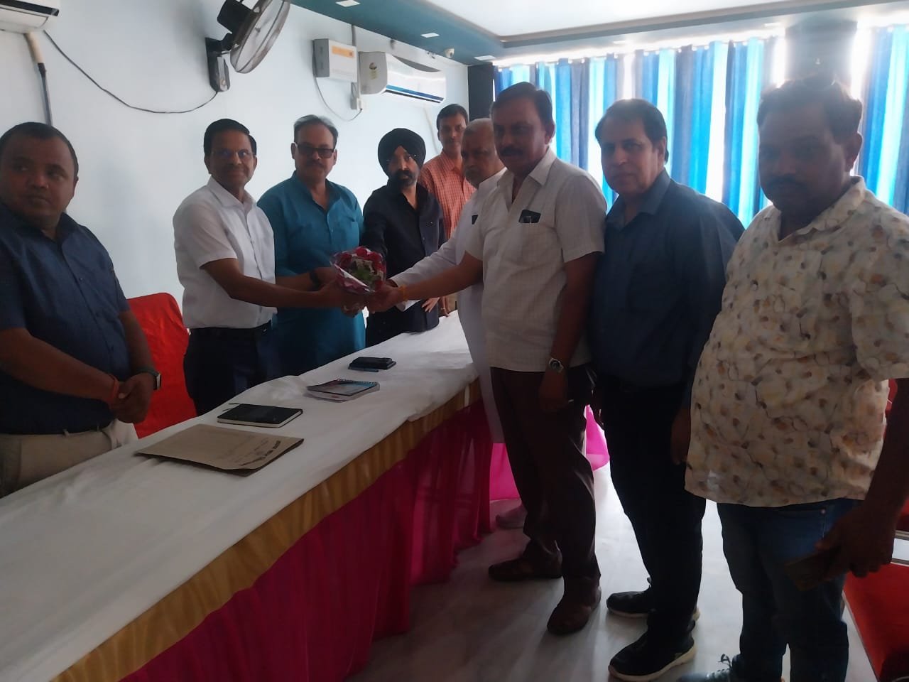 रायबरेली-वाणिज्य कर विभाग के संवाद कार्यक्रम में व्यापारियों ने "वन ट्रेड वन टैक्स" की मांग 