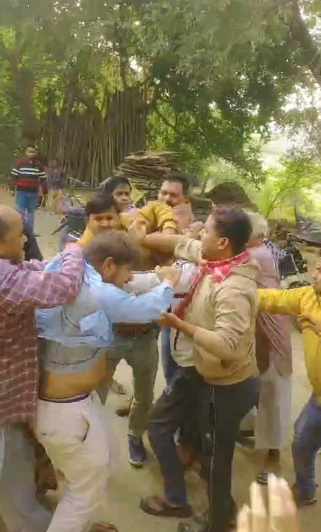 Raibareli-दरोगा की दबंगई आयी सामने