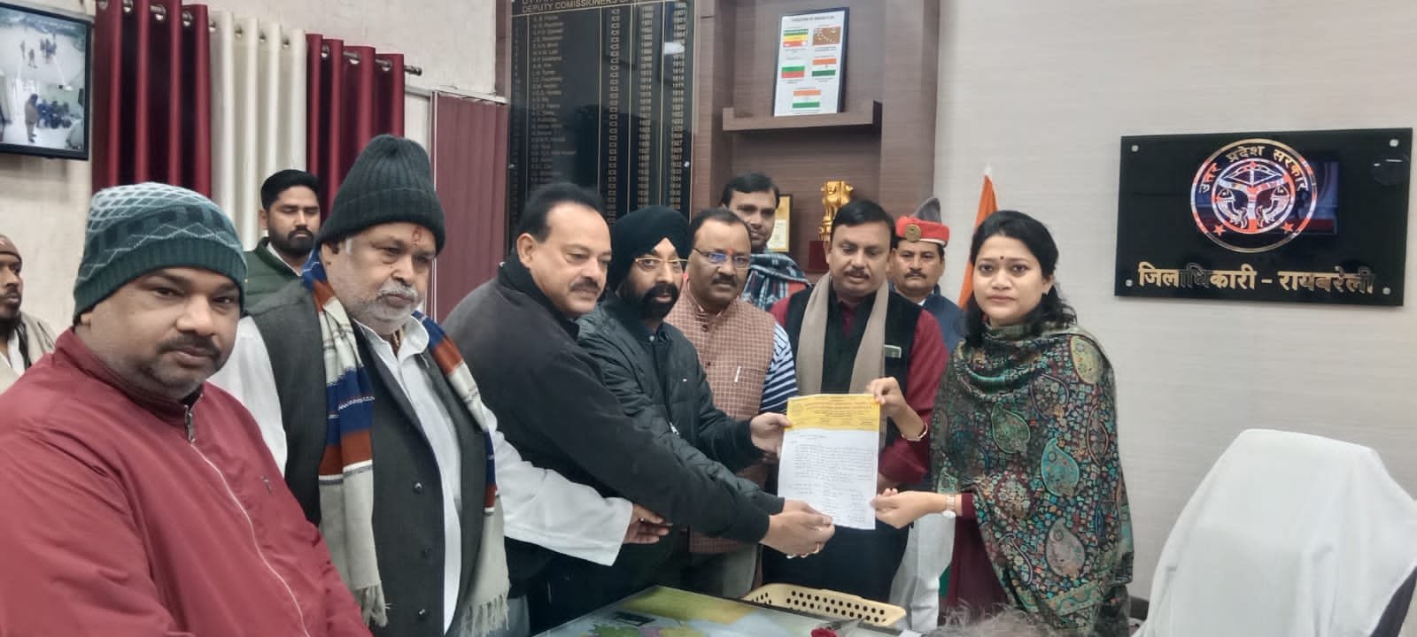 Raibareli-जिलाधिकारी रायबरेली द्वारा आतिशबाजी दुकान लगाने का मिला आश्वासन