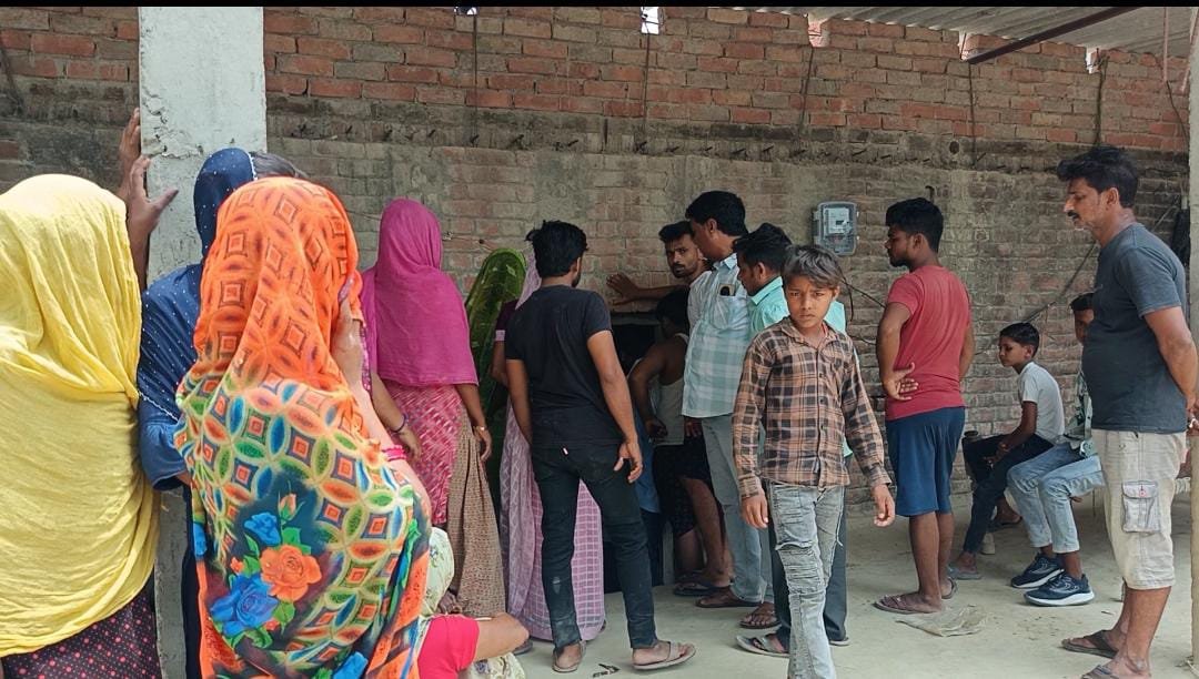 रायबरेली-फंदे पर लटका मिला युवक का शव , जांच में जुटी पुलिस,,, 