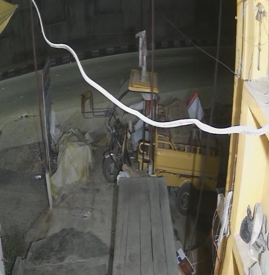 रायबरेली-सवैया तिराहा स्थित ई रिक्शा की बैटरी हुई चोरी,,,,, 