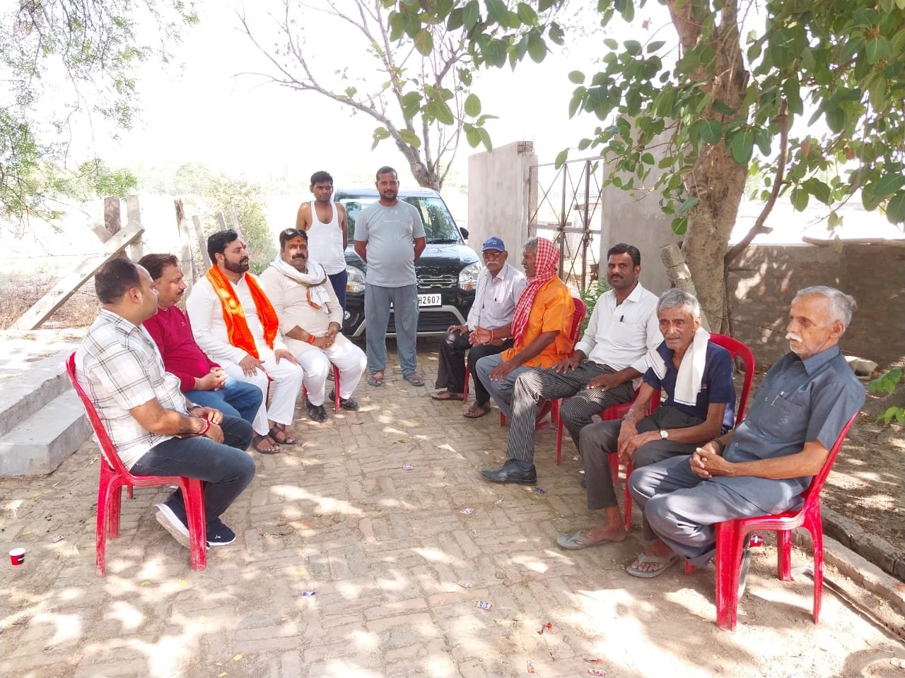 रायबरेली-15 दिन में ही उखड़ गयीं एम्स सम्पर्क मार्ग की गिटियाँ,व्यापारी खफा