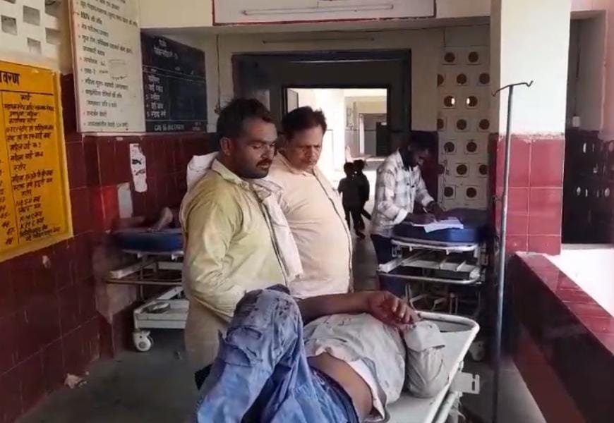 रायबरेली-सड़क हादसे में युवक घायल , हालत गंभीर