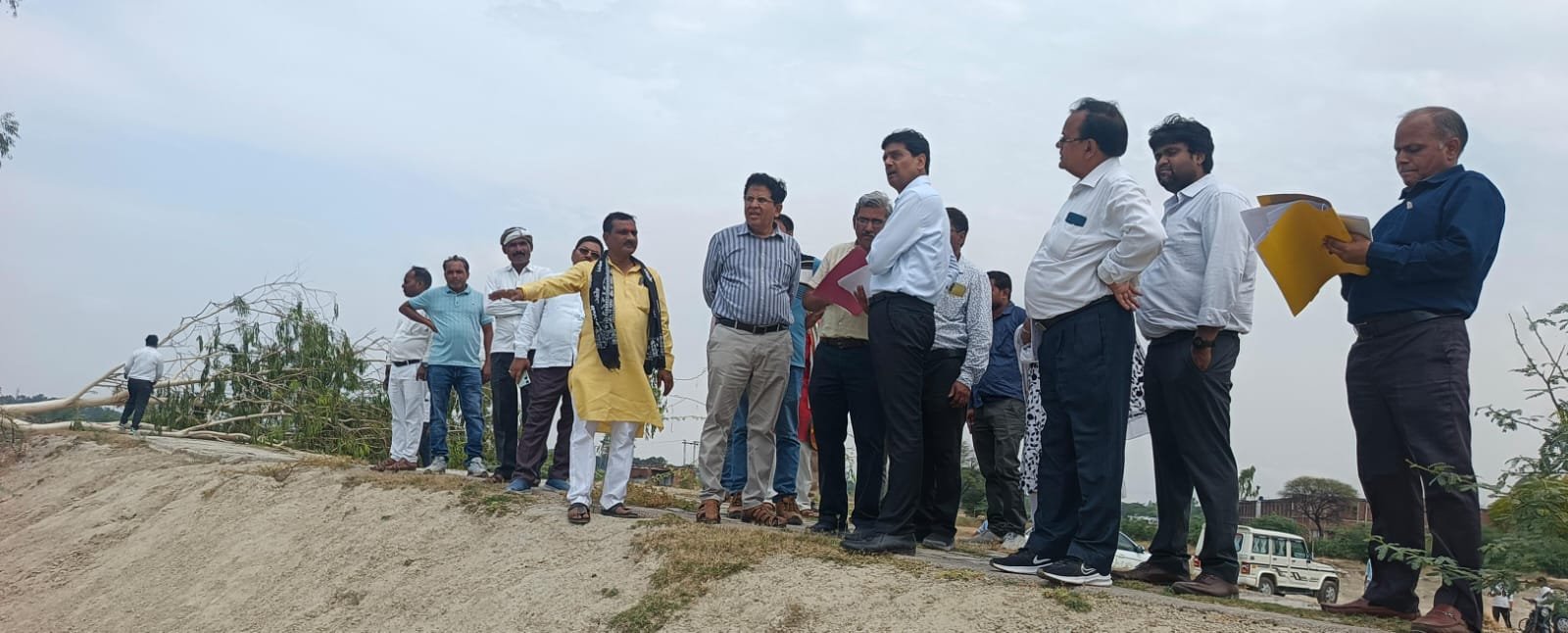 रायबरेली-विधायक की शिकायत पर गांव में विकास कार्यों की जांच करने पहुंची टीम,,, 