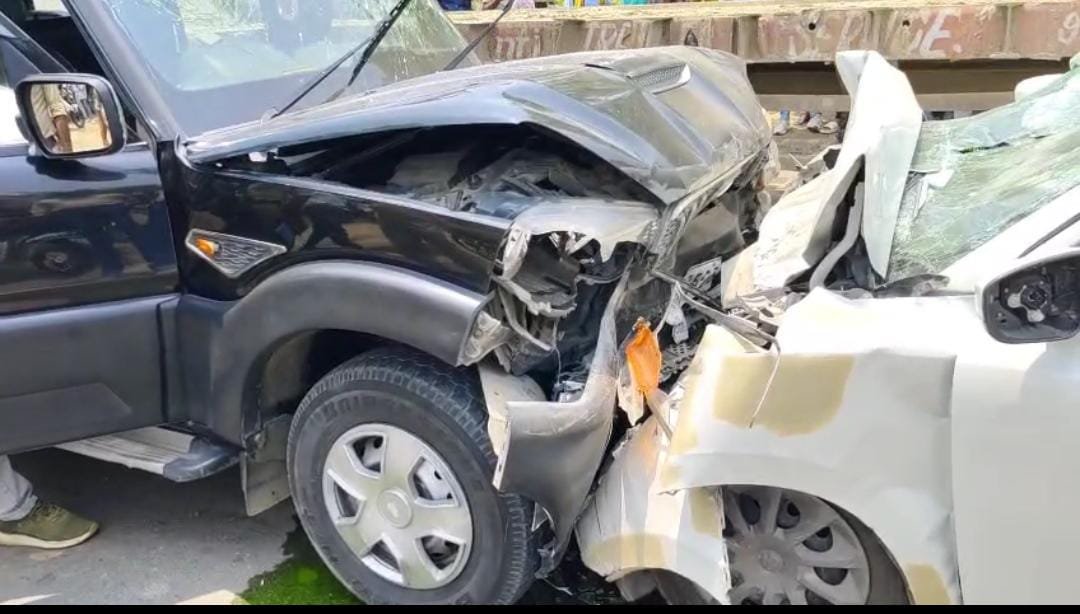 रायबरेली-गोद भराई की रस्म के लिए जा रहे स्कॉर्पियो व कार की आमने सामने टक्कर एक दर्जन घायल, चार रेफर