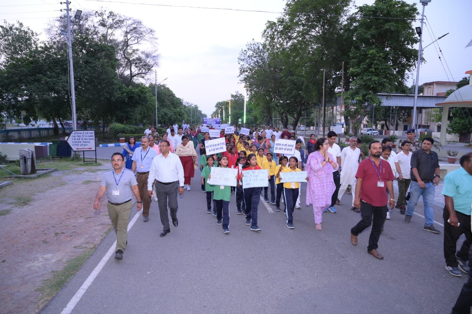 रायबरेली-बेटियों ने रैली निकालकर दिया स्वच्छता का संदेश,,,,, 