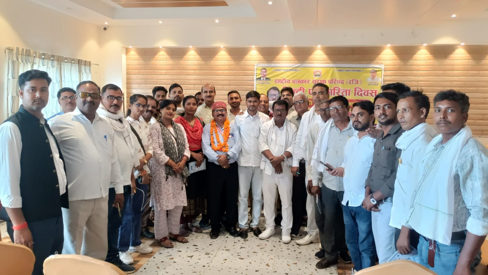 रायबरेली -पत्रकारिता दिवस की पूर्व संध्या पर आयोजित गोष्ठी में पत्रकारों का हुआ सम्मान 