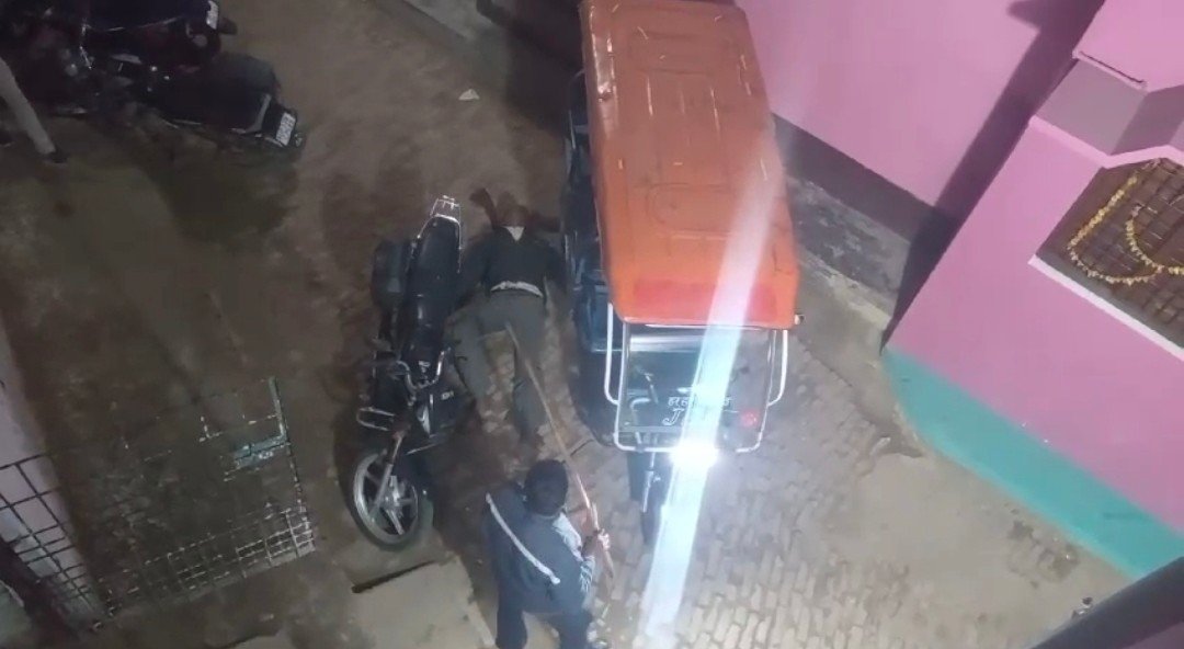 Raibareli-सिर पर तब तक किया वार जब तक नही हुआ ढेर