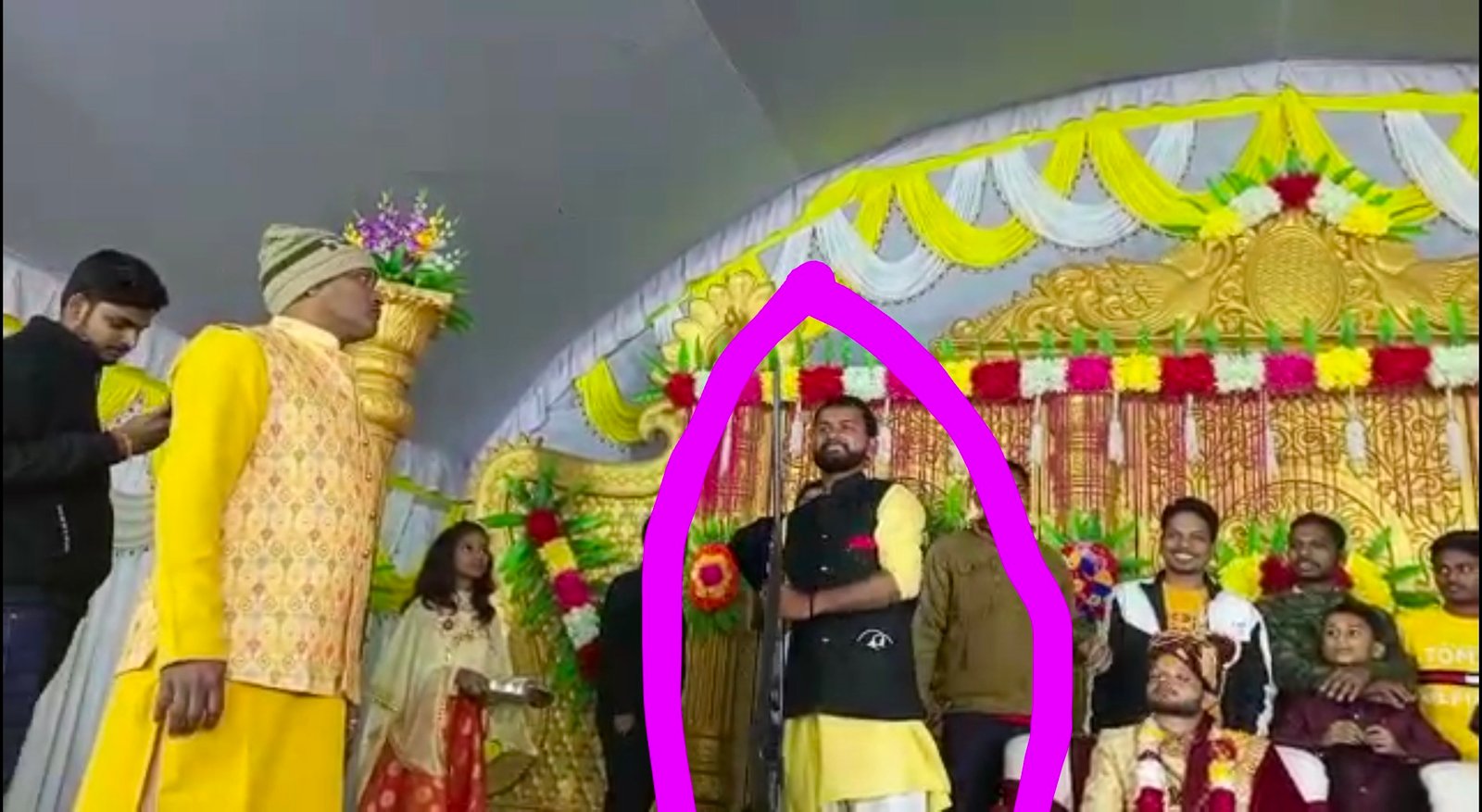 रायबरेली-लाइसेंसी बंदूख से युवक ने की ताबड़तोड़ कई फायरिंग