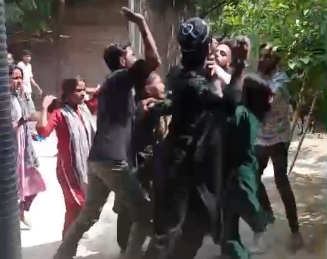 रायबरेली-ऊंचाहार में जमीनी विवाद में घर में घुसकर मारपीट, चार लोग घायल, वीडियो वायरल