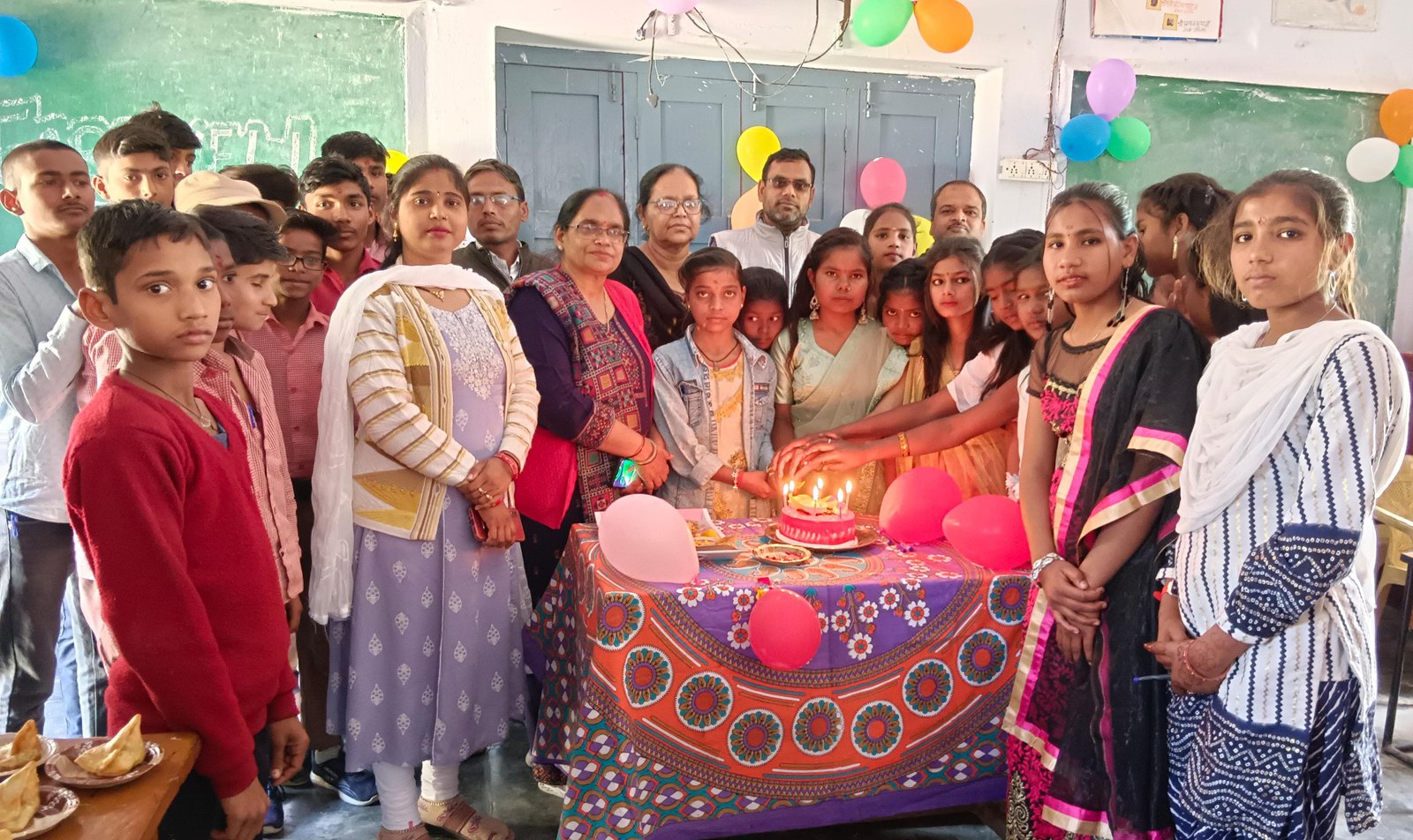 पूर्व माध्यमिक विद्यालय थुलवासा में आठवीं क्लाॅस के बच्चों की हुई विदाई 