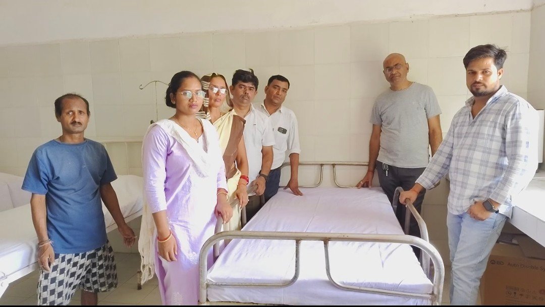 रायबरेली-वरिष्ठ सहायक देव कुमार मिश्रा ने उपलब्ध कराया हाइड्रोलिक बेड
