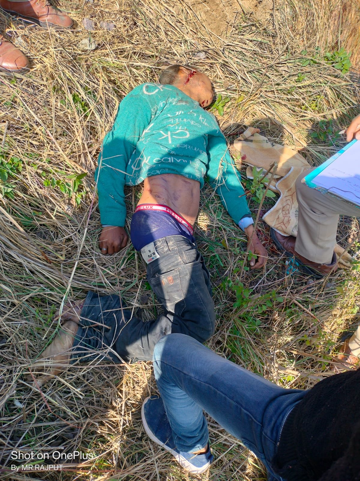 Raibareli-रेलवे क्रॉसिंग के पास युवक का शव मिलने से सनसनी