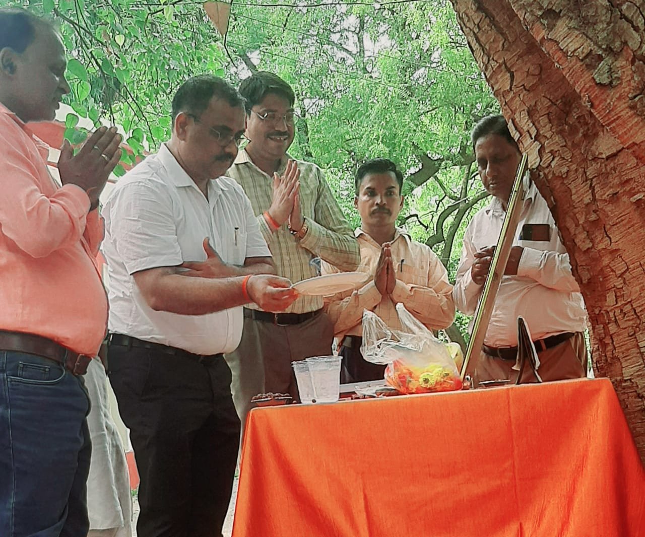 मनोजवं मारुततुल्यवेगं जितेन्द्रियं बुद्धिमतां वरिष्ठम्।