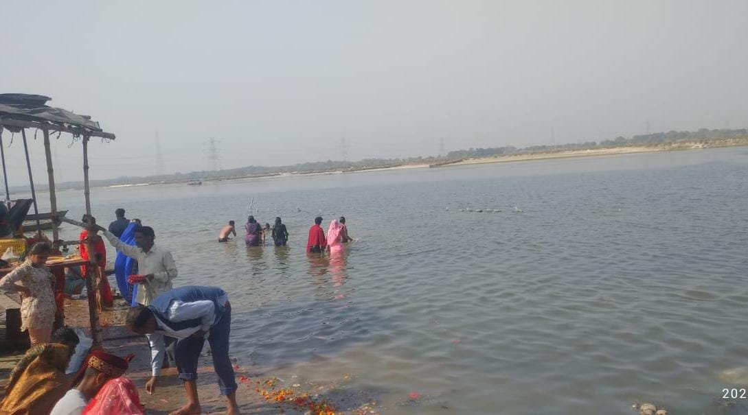 रायबरेली-गंगा नदी में बढ़ा जलस्तर , रेत की फसलों पर मंडराया खतरा 