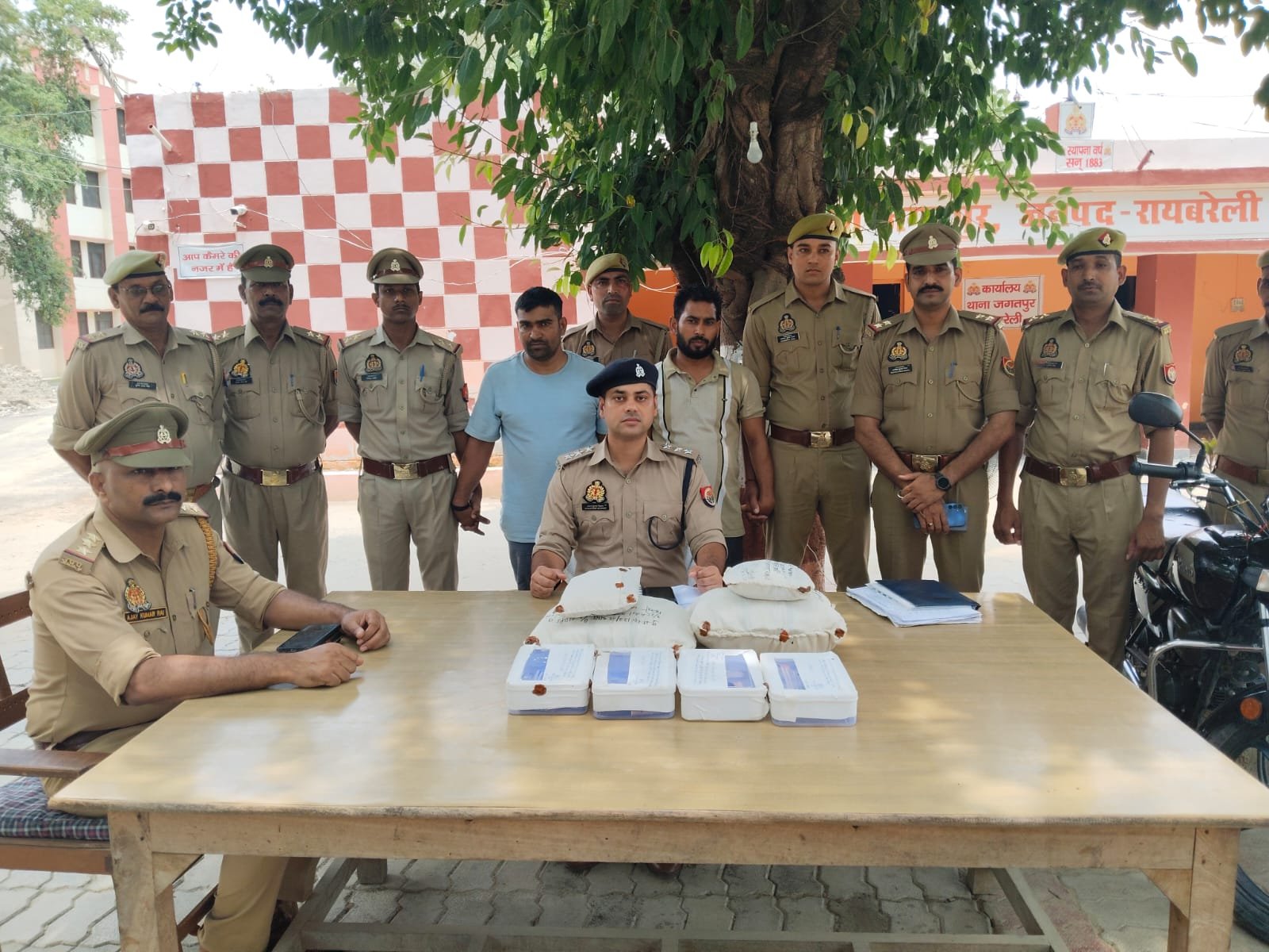 रायबरेली-अवैध गांजा के साथ दो अभियुक्तो को पुलिस ने किया गिरफ्तार