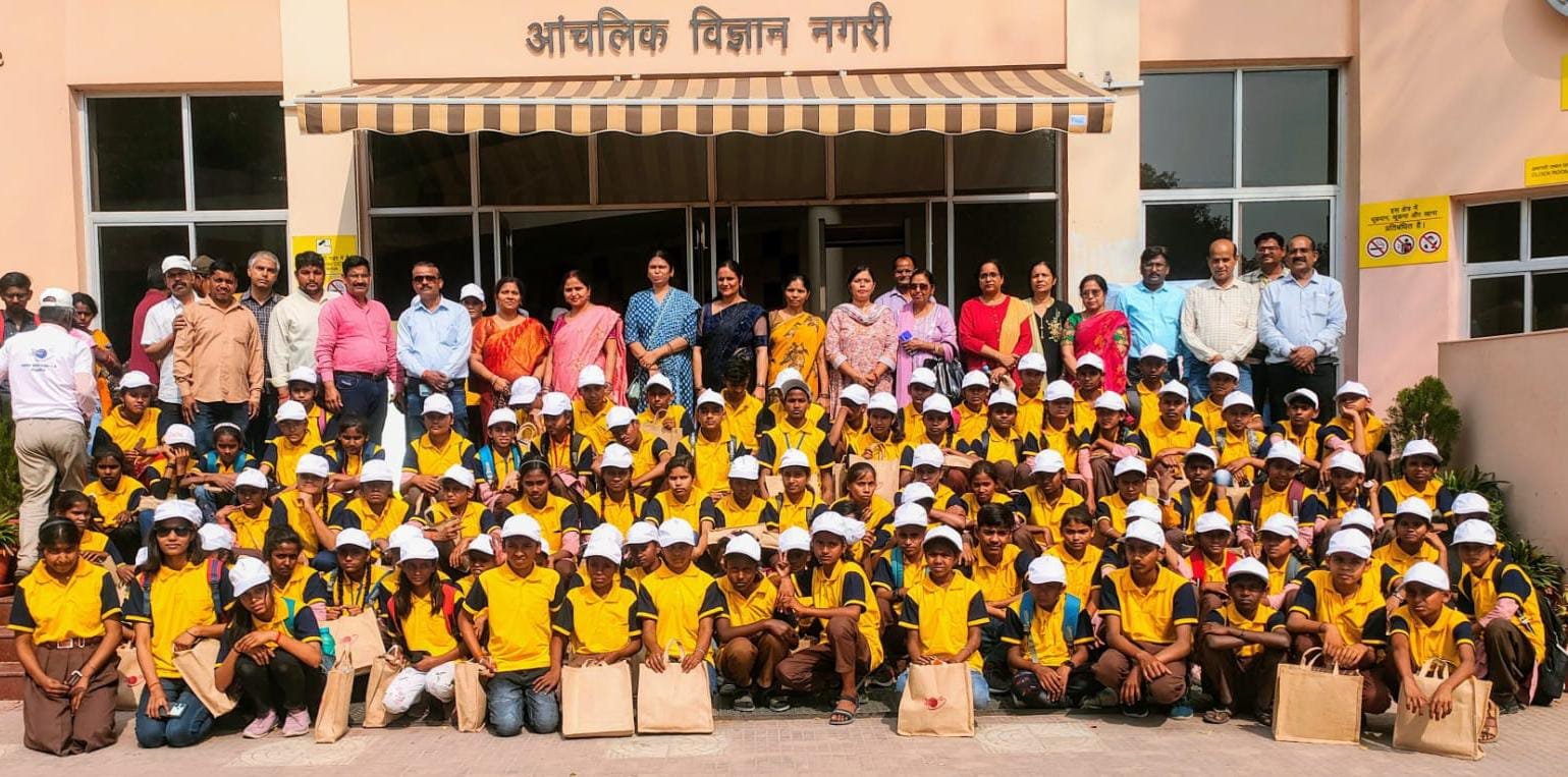Raibareli-आंचलिक विज्ञान केंद्र की विजिट कर बच्चों ने जानी विज्ञान की बारीकी