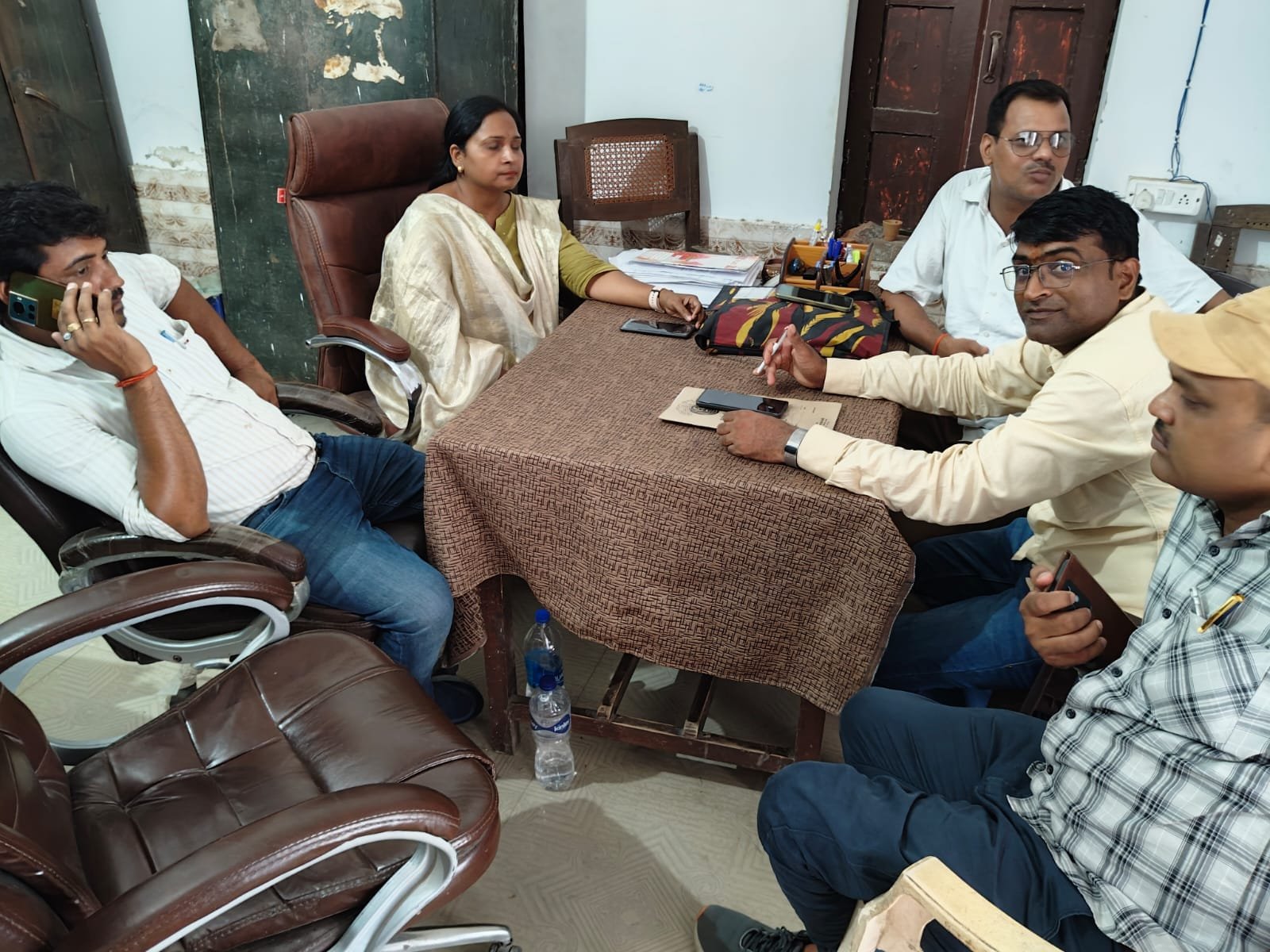 रायबरेली- ऊंचाहार में ब्लॉक मुख्यालय में ग्राम पंचायत अधिकारी वा ग्राम विकास अधिकारी समन्वय समिति की बैठक आयोजित,, 