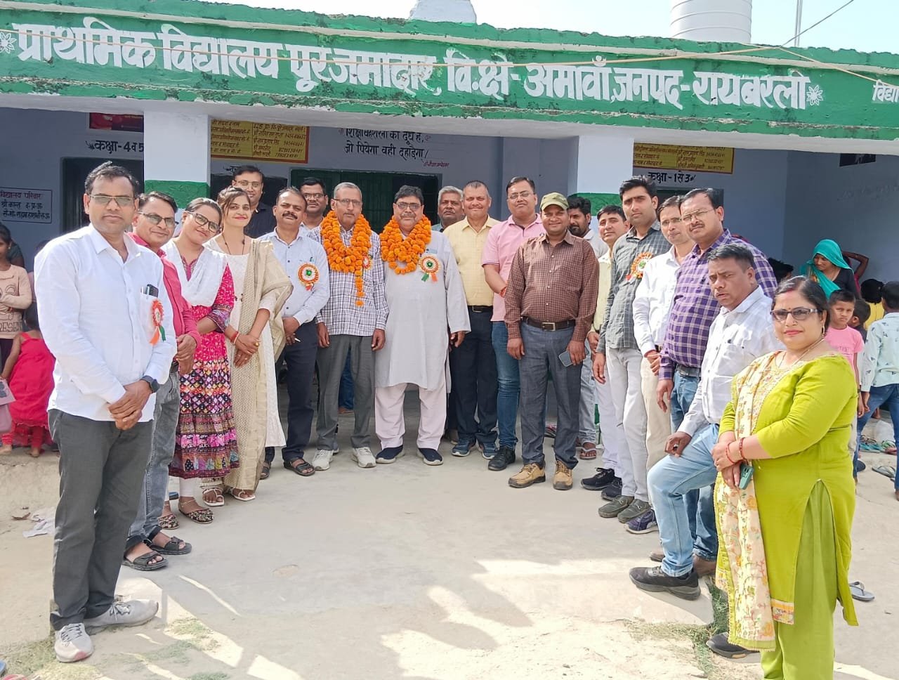 Raibareli-प्राथमिक विद्यालय पूरे जमादार में आयोजित किया गया शिक्षकों का सम्मान समारोह