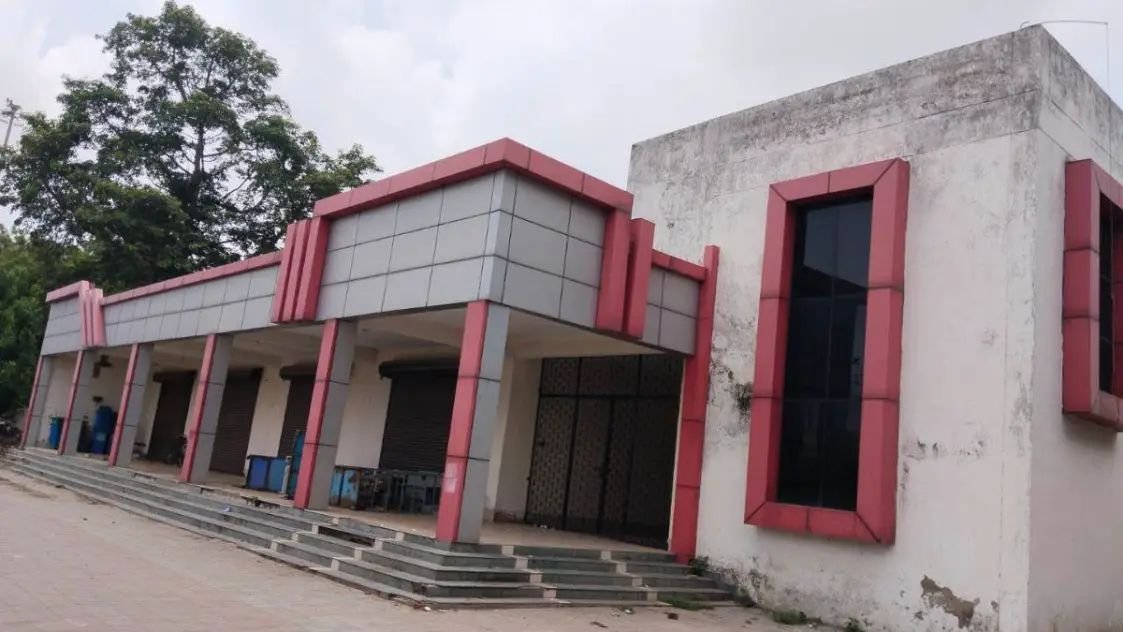 रायबरेली में 13 साल से खंडहर बना भवन अब बनेगा रनिंग रूम,मिलेगी बड़ी राहत