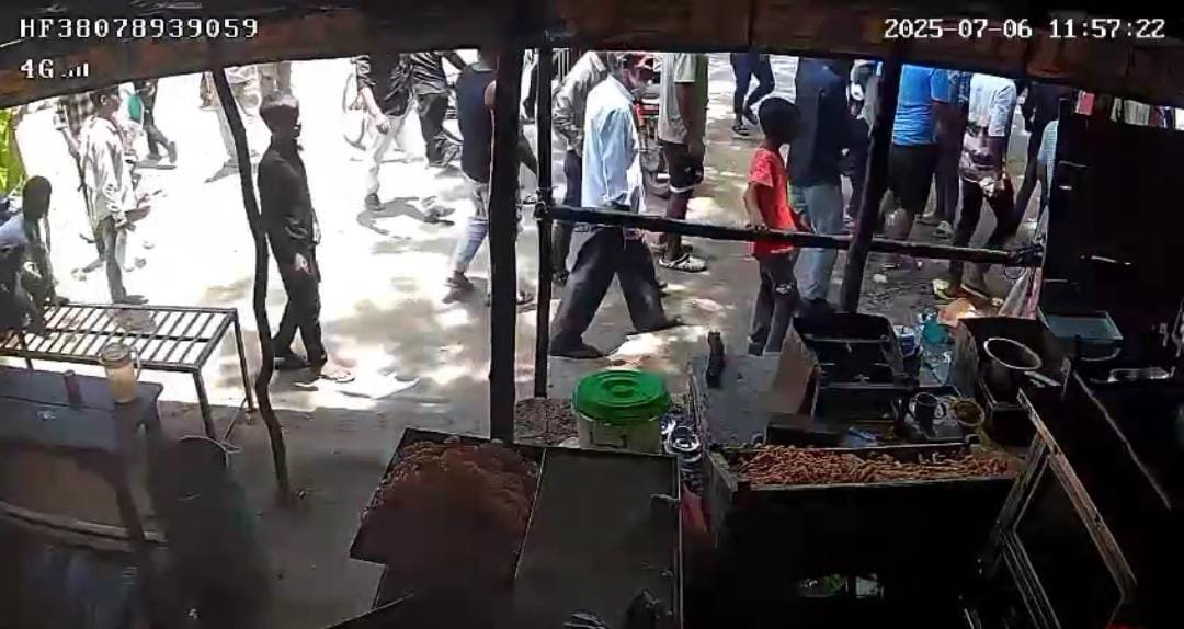 रायबरेली-एक होटल व्यवसायी के दुकान में दबंगो ने की तोड़फोड़ जिसका वीडियो सोशल मीडिया पर हुआ वायरल,,,, 