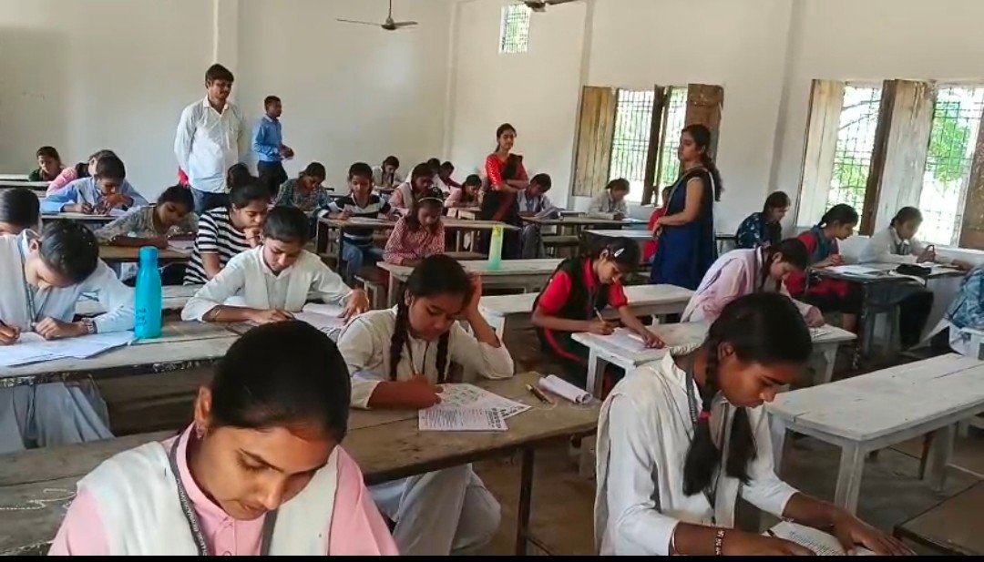 Raibareli-प्रतियोगी परीक्षाओं के तहत गांव के बच्चे भी शिक्षित होकर राष्ट्र निर्माण में सहयोगी बनेंगे - सुरेश कुमार शर्मा