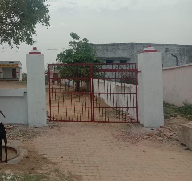 रायबरेली- शुक्ला जी के नेतृत्व में बाउंड्री वॉल में जमकर हुआ भ्रष्टाचार