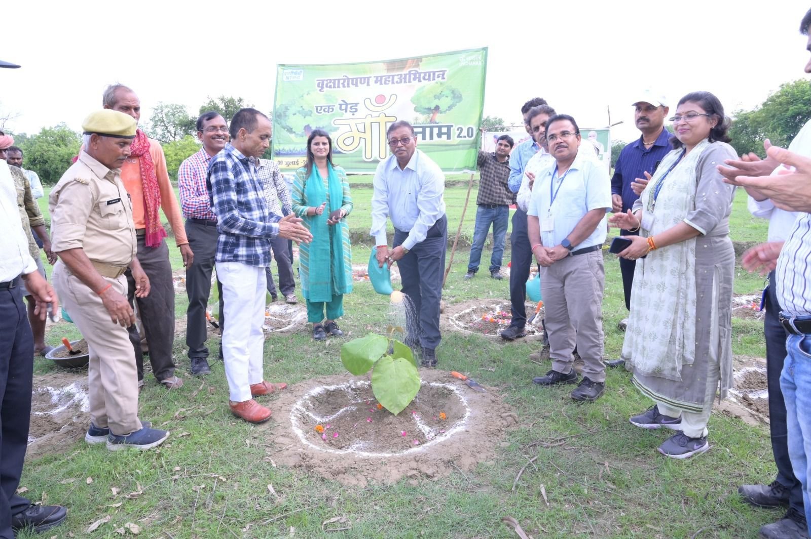 रायबरेली- "एक पेड़ माँ के नाम" अभियान के तहत एनटीपीसी नें किया व्रहद वृक्षारोपण,,, 
