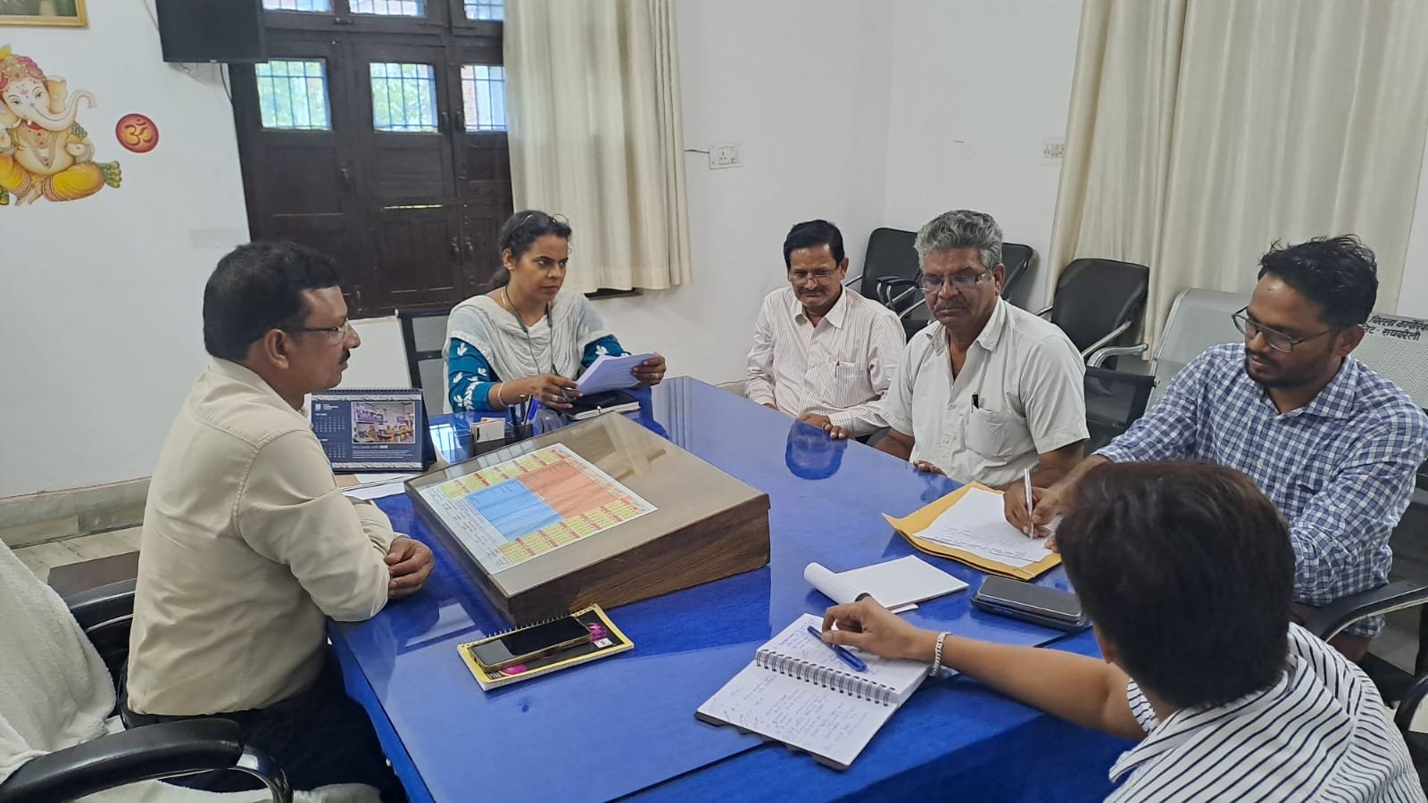 रायबरेली-मोटर परिवहन के सेवायोजको के साथ पंजीयन कराये जाने के सम्बन्ध में बैठक सम्पन्न