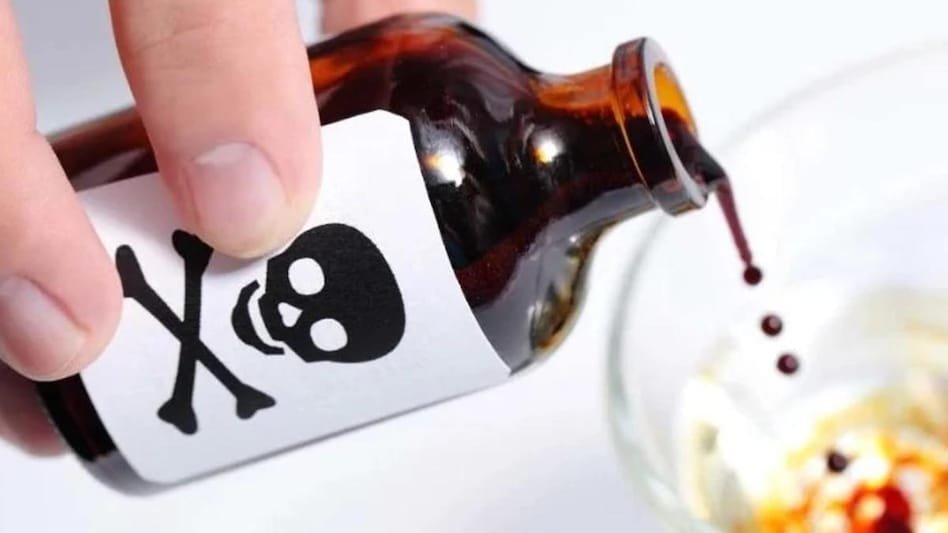 रायबरेली-अचानक कुछ ऐसा हुआ कि युवती ने खा लिया जहर , जीवन मृत्यु के बीच संघर्ष कर रही युवती