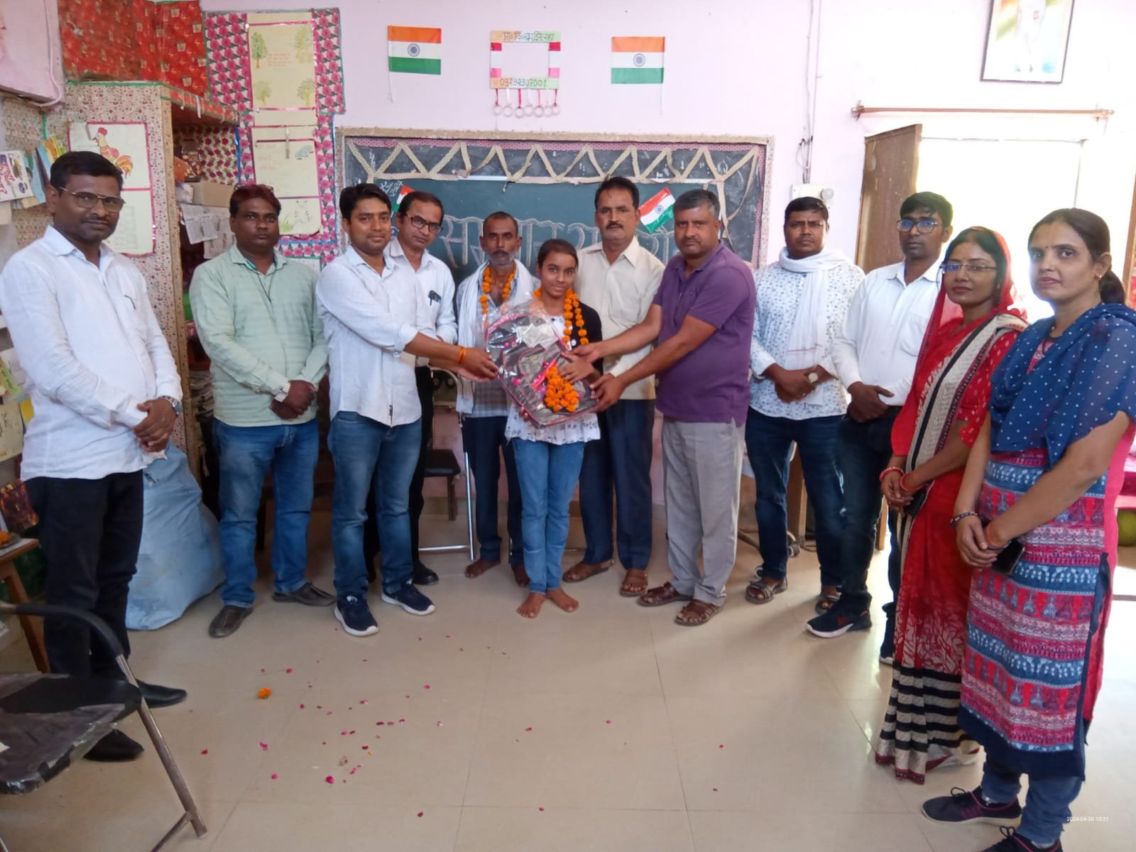 Raibareli-छात्रा को किया गया सम्मानित