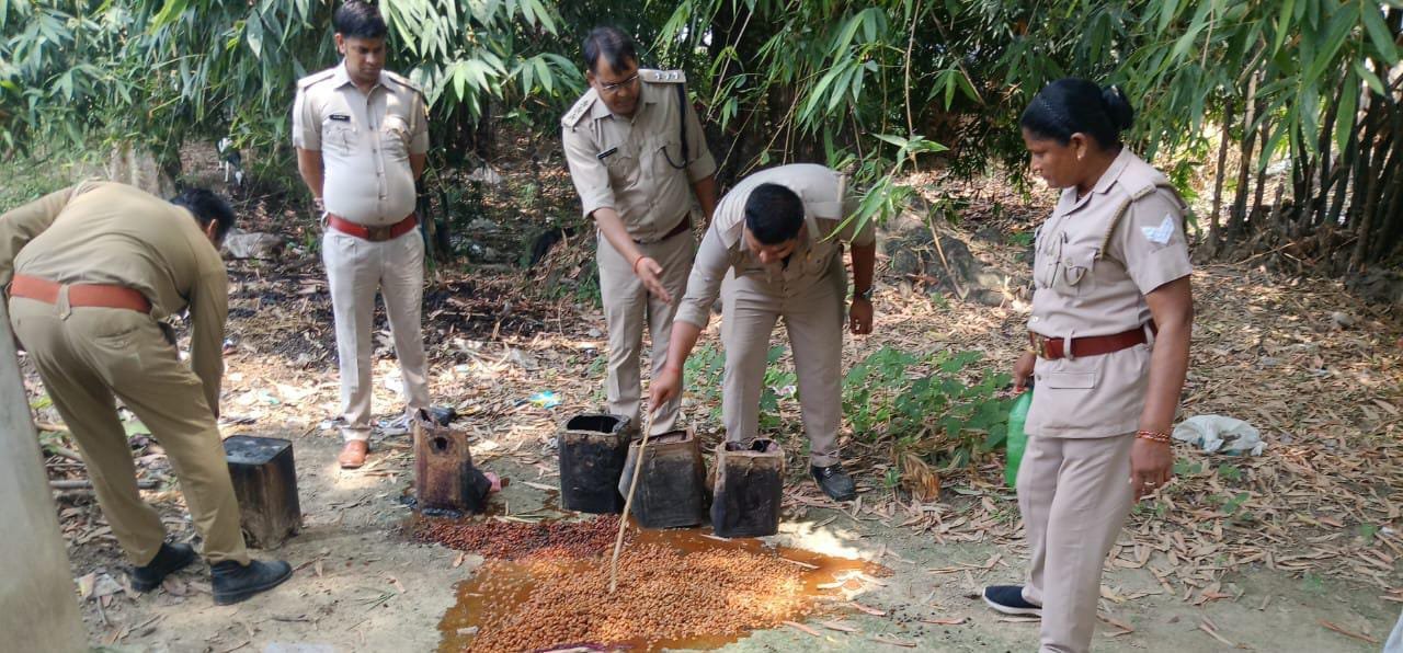 रायबरेली-जिला आबकारी की टीम नें गुलरिहा गांव में कुटंलो लहन कराया नष्ट,,,, 