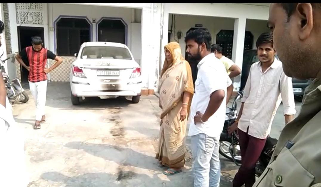 रायबरेली-घर के बरामदे में खड़ी कार को जलाने की कोशिश , मचा हड़कंप,,,, 