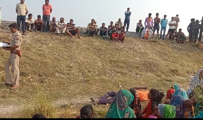 Raibareli-ट्रेन से कटकर युवक की मौत 