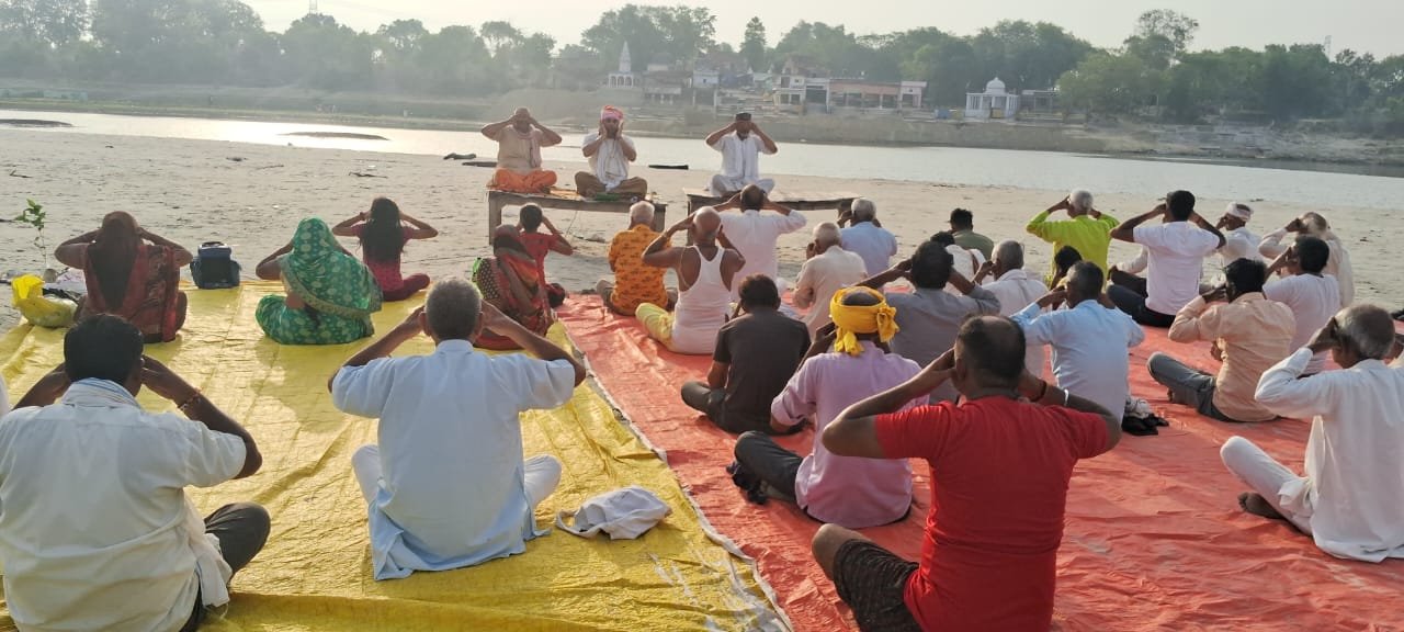 रायबरेली-गंगा तट पर लगा योग और आयुर्वेद चिकित्सा परामर्श शिविर,,, 